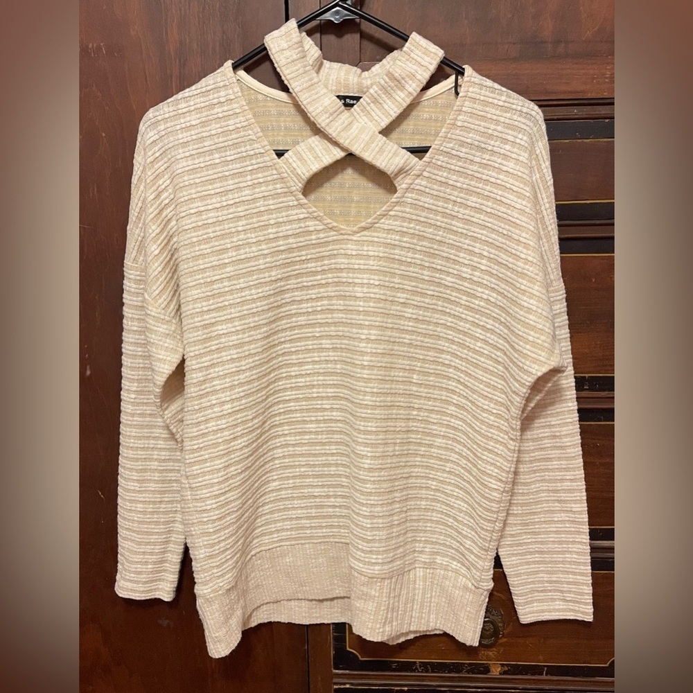 Doe & Rae Cream V-Neck Sweater with Crisscross Detail
